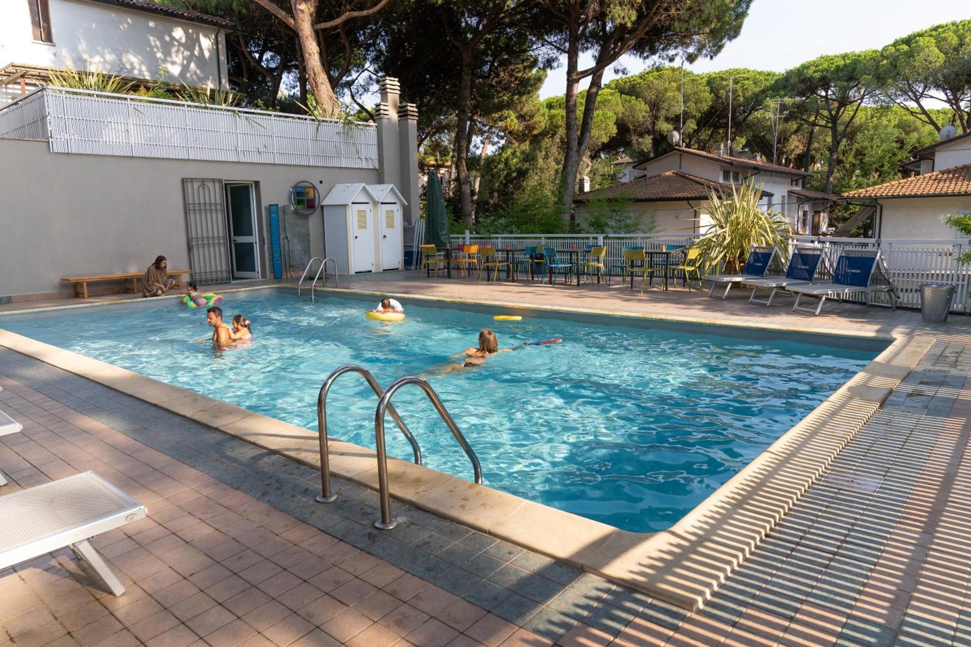 Hotel Columbia Marina Romea Exterior photo