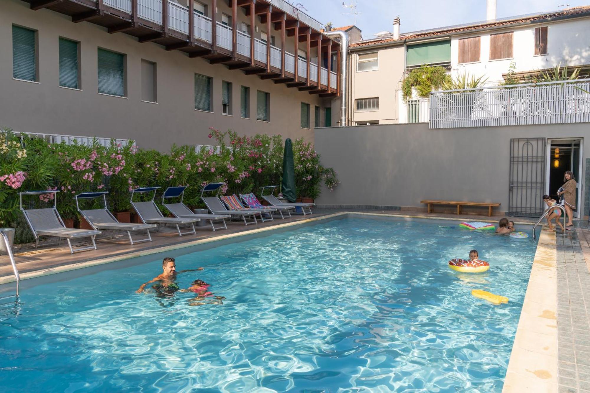 Hotel Columbia Marina Romea Exterior photo